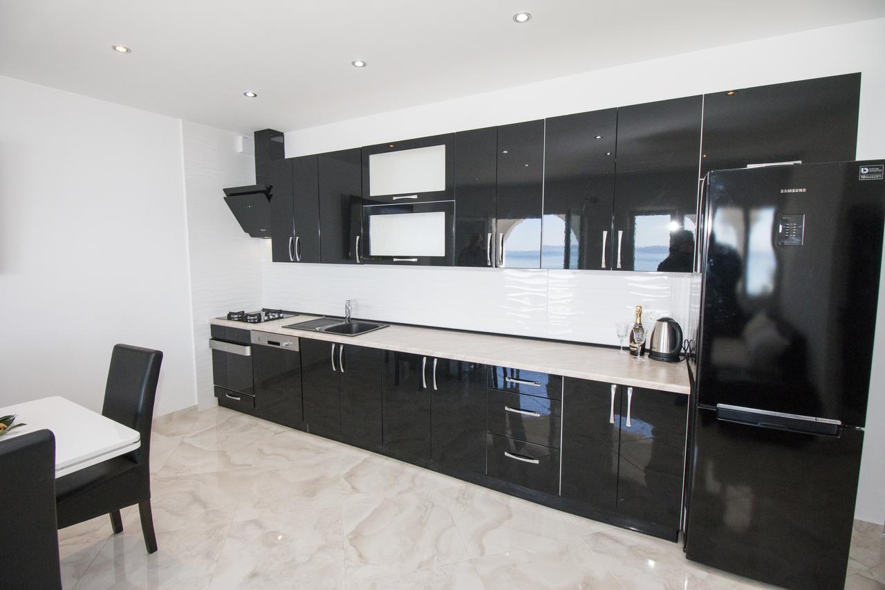 Апартаменти Apartman Horizont Оміш Екстер'єр фото