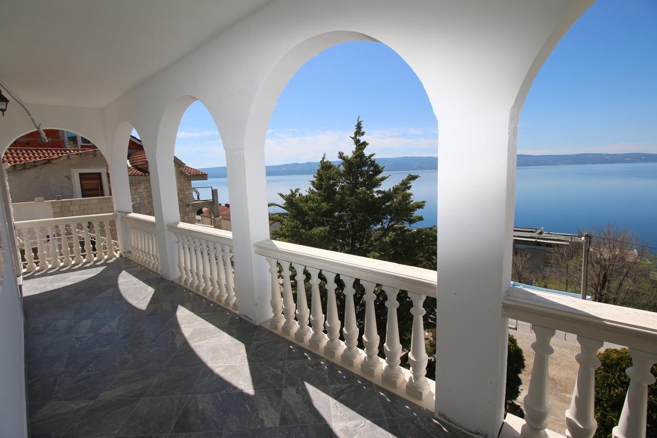Апартаменти Apartman Horizont Оміш Екстер'єр фото