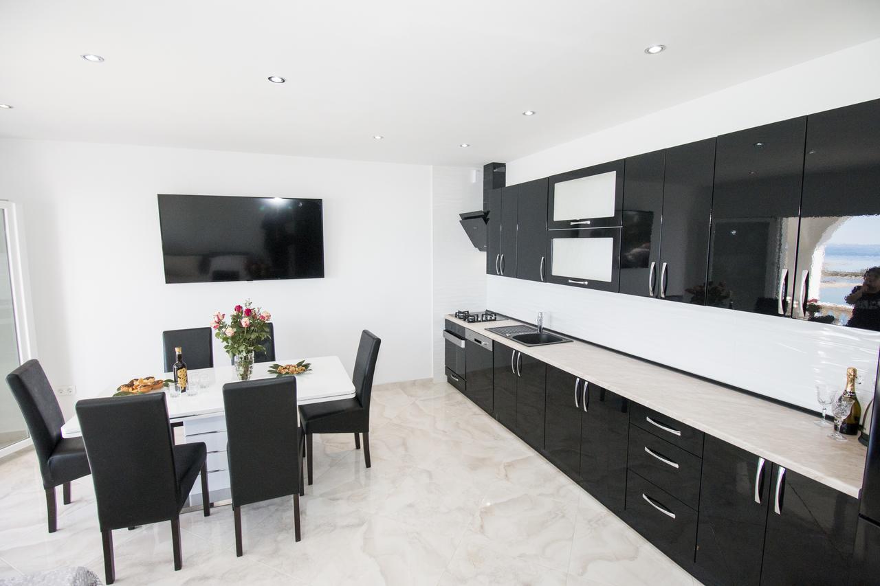 Апартаменти Apartman Horizont Оміш Екстер'єр фото
