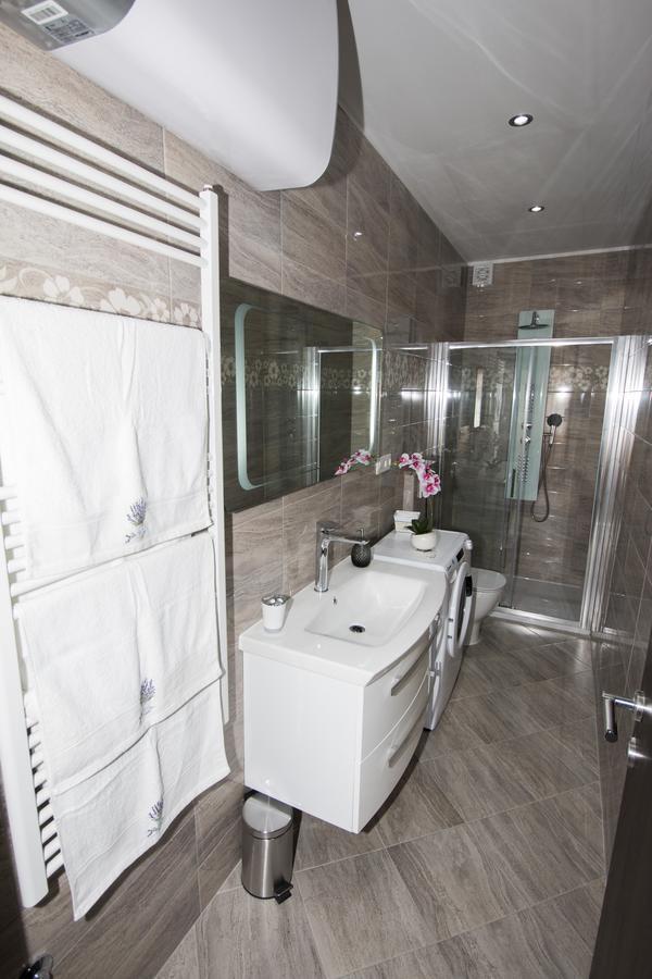 Апартаменти Apartman Horizont Оміш Екстер'єр фото