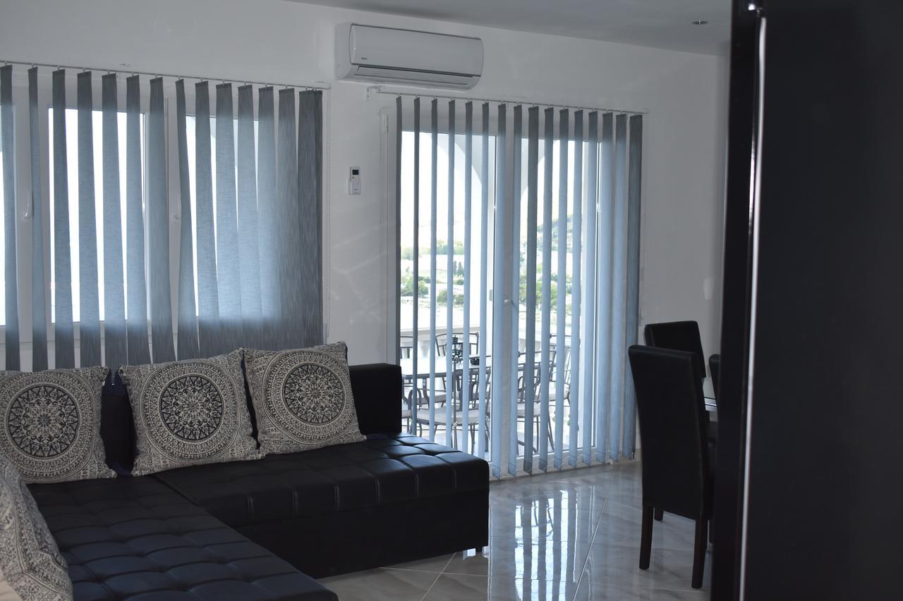 Апартаменти Apartman Horizont Оміш Екстер'єр фото